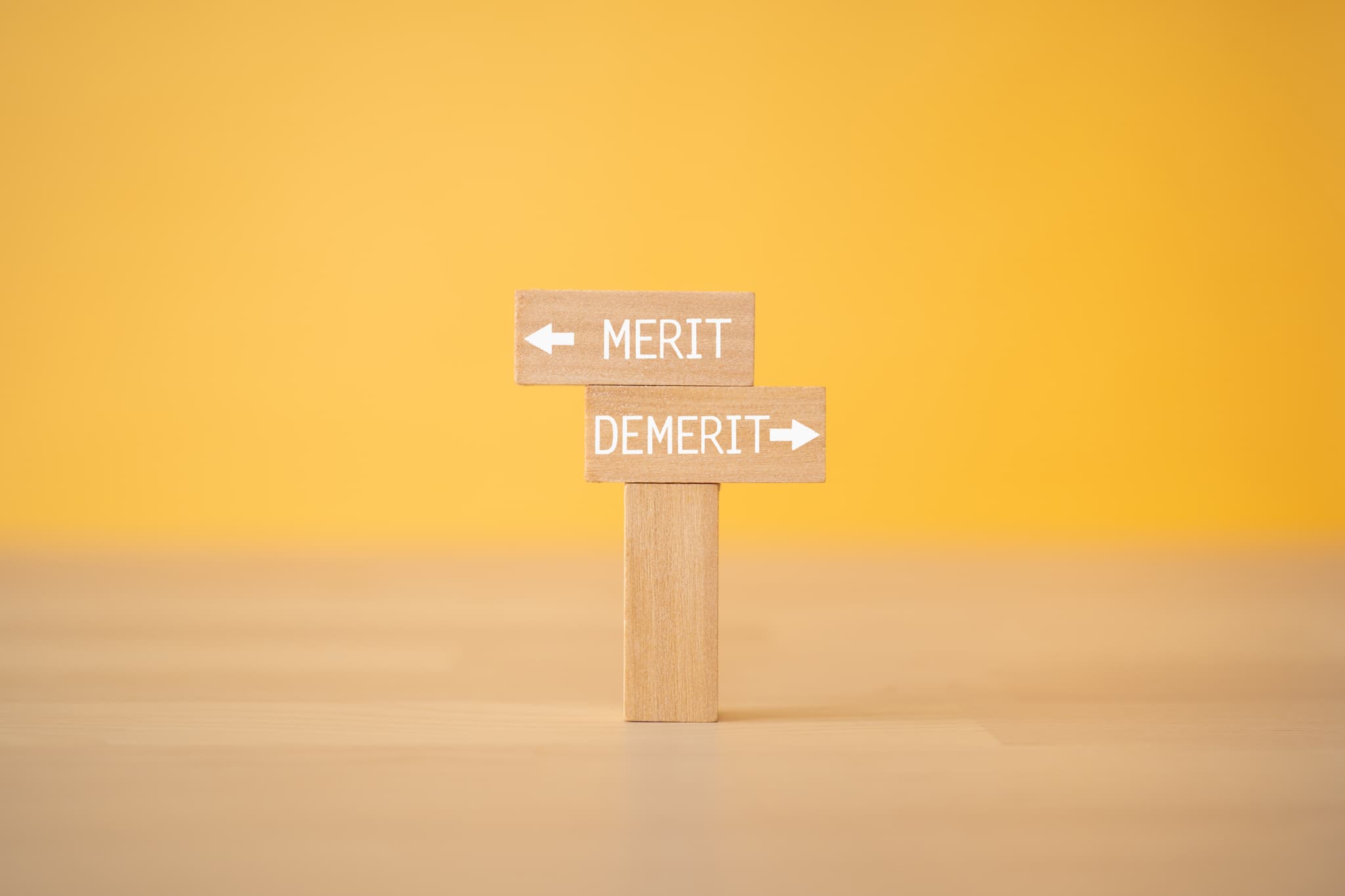 インプラントとブリッジのメリット・デメリットのイメージ