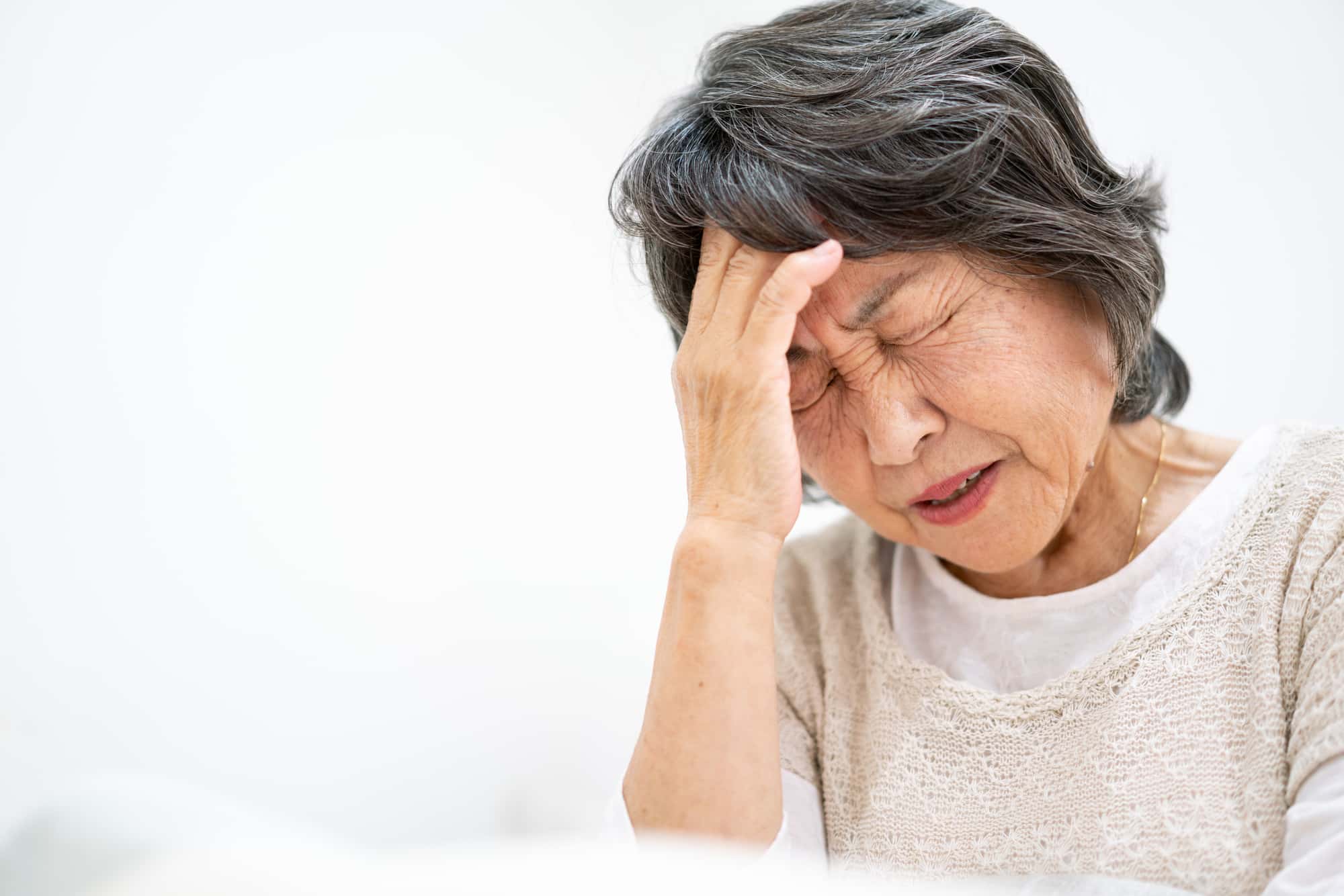 奥歯を失って噛み合わせが悪くなり頭痛になった女性